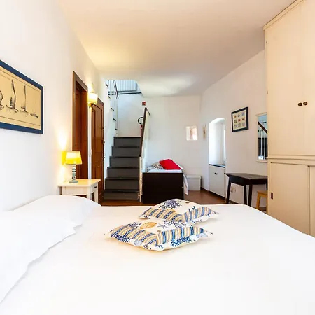 Apartment L'arpara Casa Al Molo Dal Mare Al Castello *