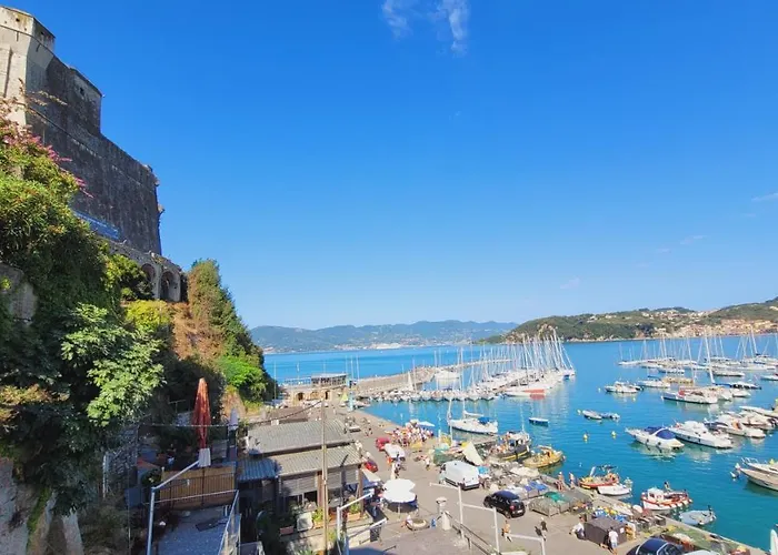 Lägenhet L'arpara Casa Al Molo Dal Mare Al Castello *